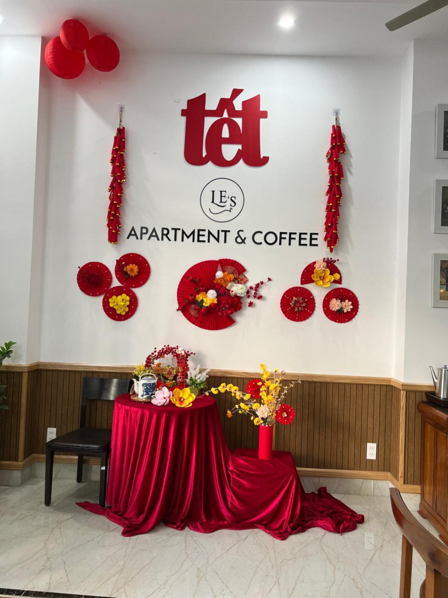 Khách sạn hẻo lánh Le's & Coffee *