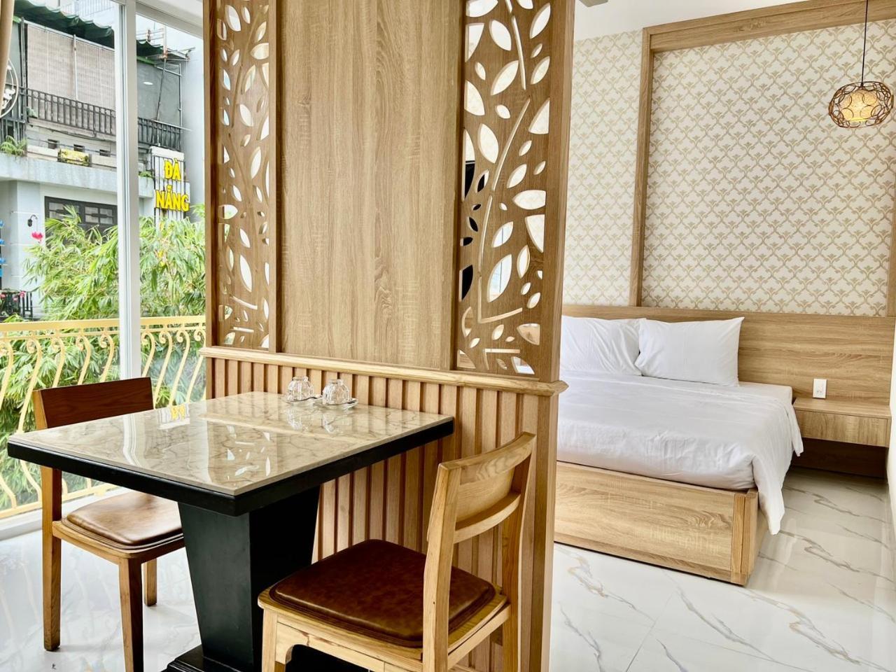 Le's & Coffee Khách sạn hẻo lánh Đà Nẵng